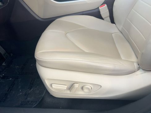 Used 2020 Toyota Highlander XLE image 14