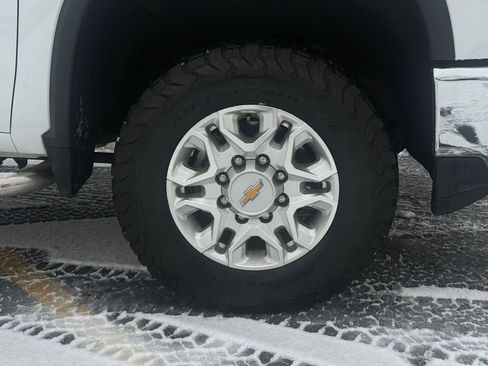 Used 2023 Chevrolet Silverado 3500 LT w/ Convenience Package image 10