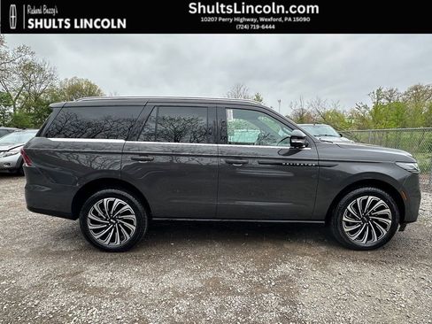 New 2025 Lincoln Navigator Black Label AWD/4WD image 4