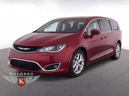 Used 2018 Chrysler Pacifica Touring Plus w/ Tire & Wheel Group FWD image 1