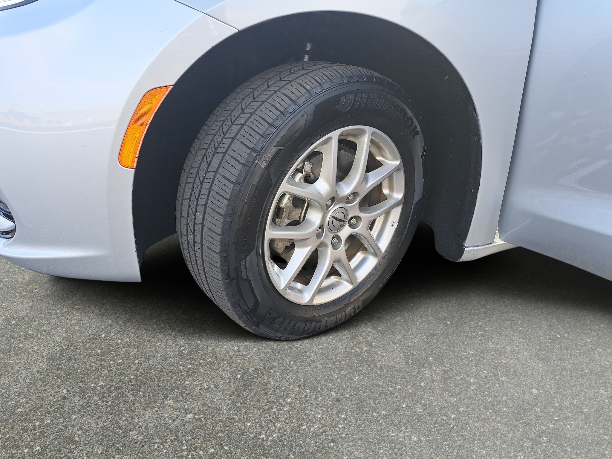 Used 2024 Chrysler Pacifica Touring-L FWD image 33