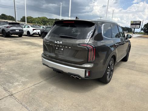Certified 2024 Kia Telluride SX w/ Towing Package FWD image 14