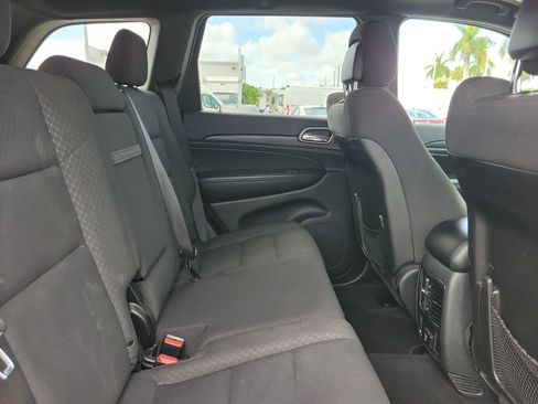 Used 2019 Jeep Grand Cherokee Laredo RWD image 7