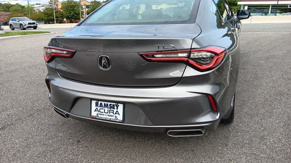 Used 2024 Acura TLX w/ Technology Package FWD image 4