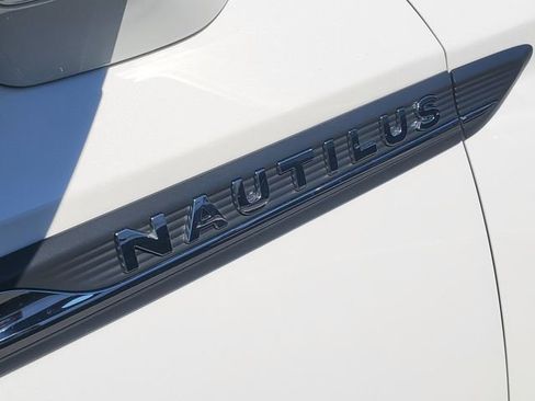 Used 2023 Lincoln Nautilus Reserve AWD/4WD image 6