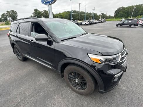 Used 2020 Ford Explorer XLT w/ Equipment Group 202A AWD/4WD image 3
