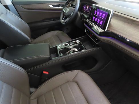 New 2025 Volkswagen Atlas SEL image 28