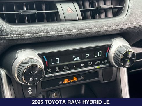 Used 2025 Toyota RAV4 LE AWD/4WD image 22
