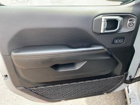 Used 2024 Jeep Wrangler Unlimited Sahara image 19