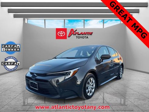 Used 2025 Toyota Corolla LE image 5