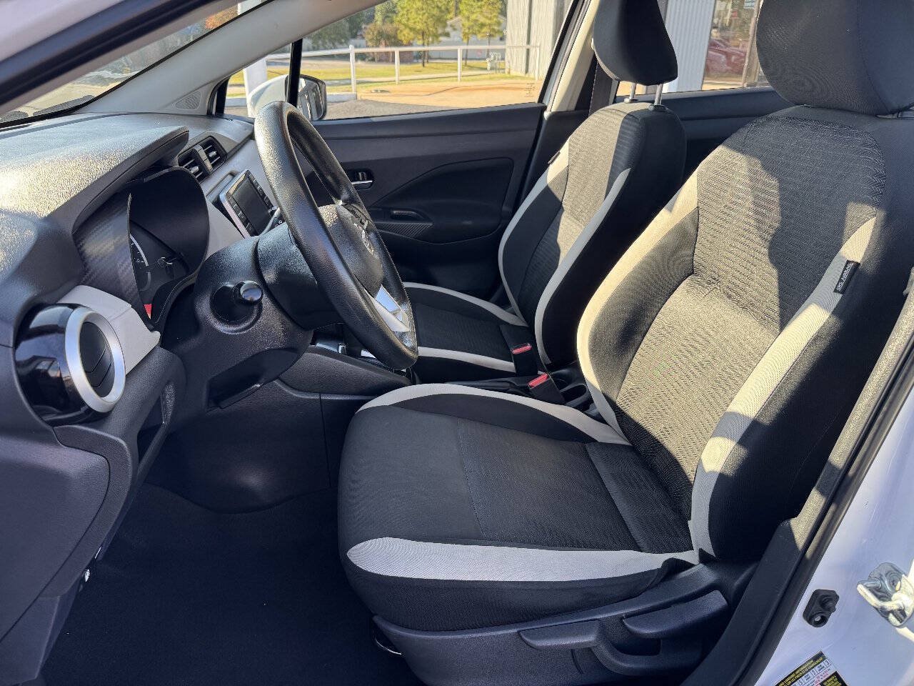 Used 2022 Nissan Versa SV FWD image 16