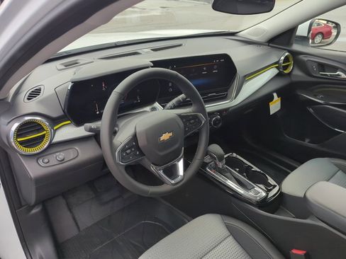 New 2026 Chevrolet Trax LT w/ Sunroof Package image 12