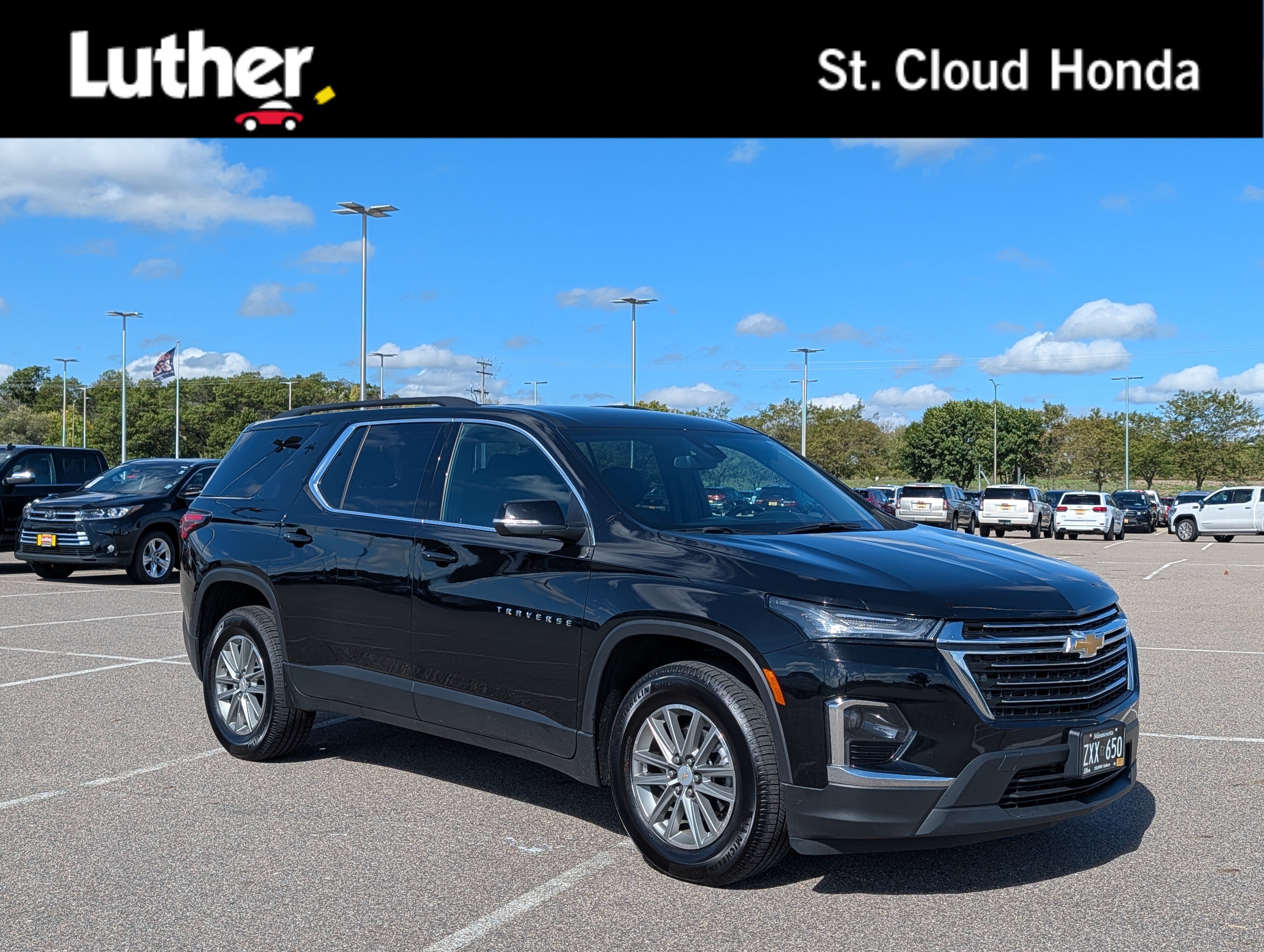 Used 2023 Chevrolet Traverse LT AWD/4WD image 1