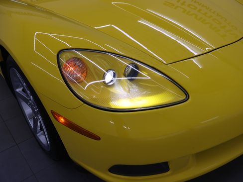 Used 2007 Chevrolet Corvette Coupe w/ Preferred Equipment Group RWD image 19