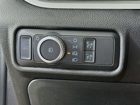 Certified 2022 Ford Explorer XLT w/ Equipment Group 202A AWD/4WD image 27