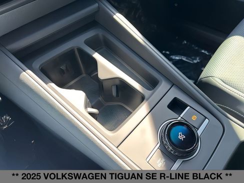 New 2025 Volkswagen Tiguan SE R-Line image 28