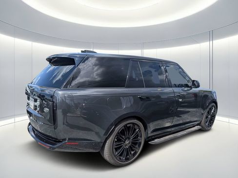 Used 2023 Land Rover Range Rover SE AWD/4WD image 3