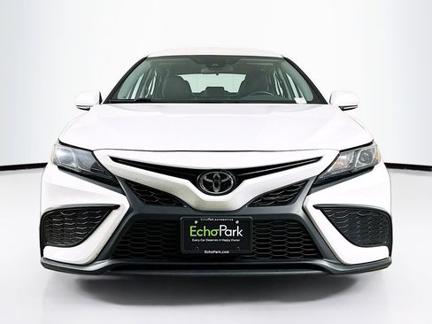 Used 2024 Toyota Camry SE image 2