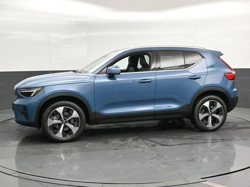 New 2025 Volvo XC40 B5 Core w/ Climate Package AWD/4WD image 6