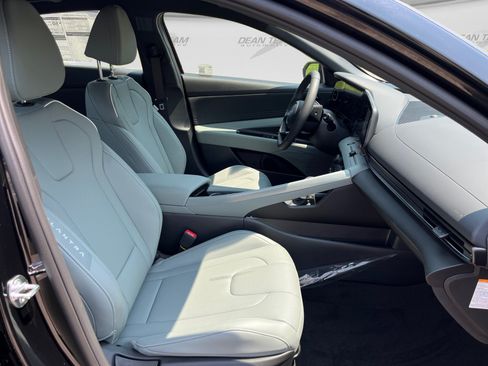Certified 2025 Hyundai Elantra Limited FWD image 15