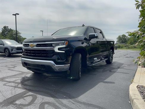 Used 2023 Chevrolet Silverado 1500 LT image 3