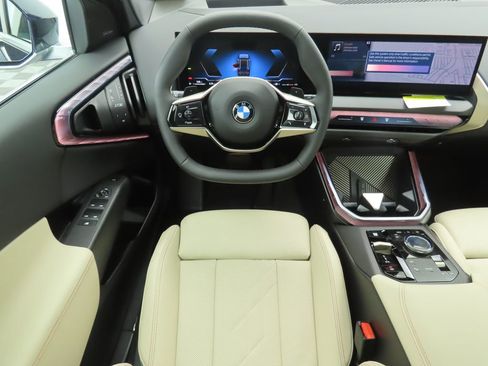 Used 2025 BMW X3 xDrive30i w/ Premium Package image 11