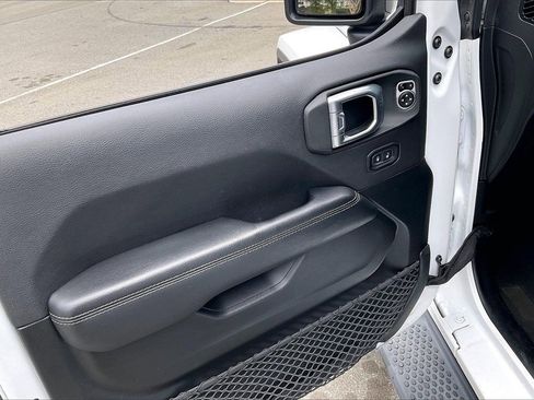 Certified 2020 Jeep Wrangler Unlimited Sahara image 26