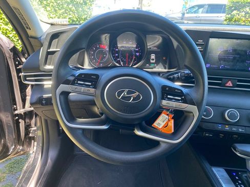 Used 2023 Hyundai Elantra SE w/ Preferred Accessory Package FWD image 32