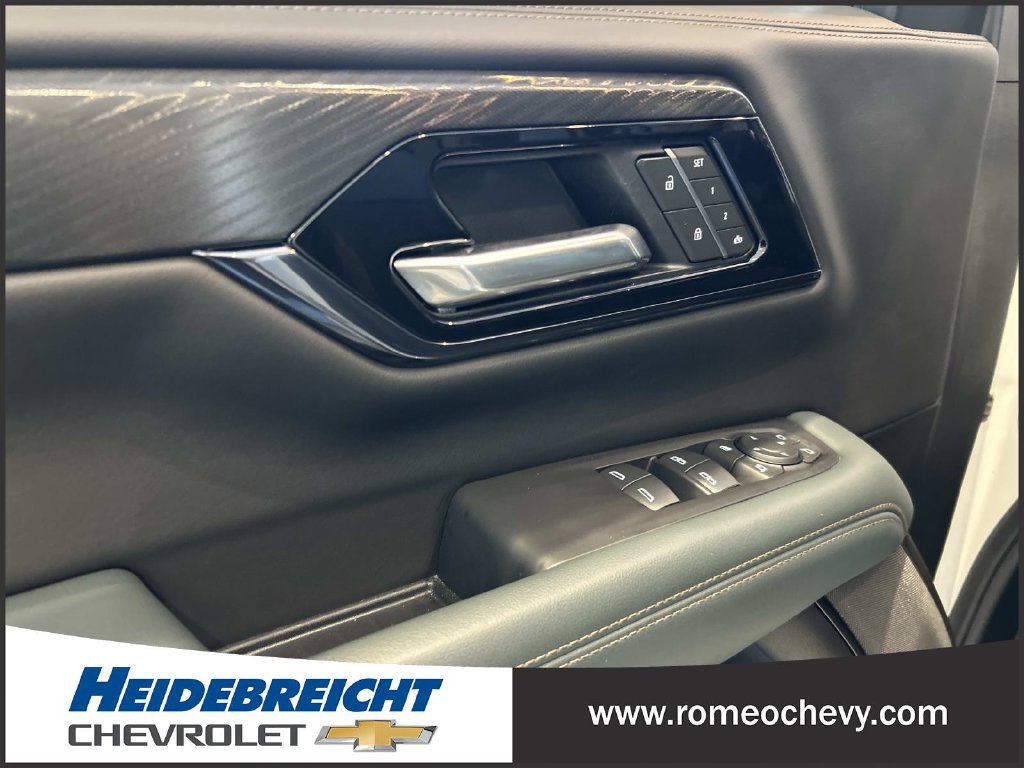 Used 2025 GMC Yukon AT4 w/ AT4 Premium Plus Package AWD/4WD image 11