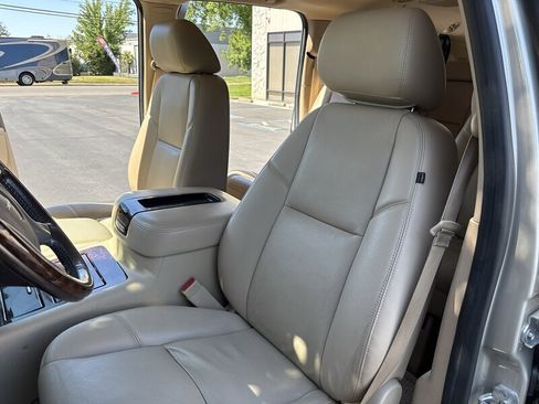 Used 2014 GMC Yukon XL Denali AWD/4WD image 8