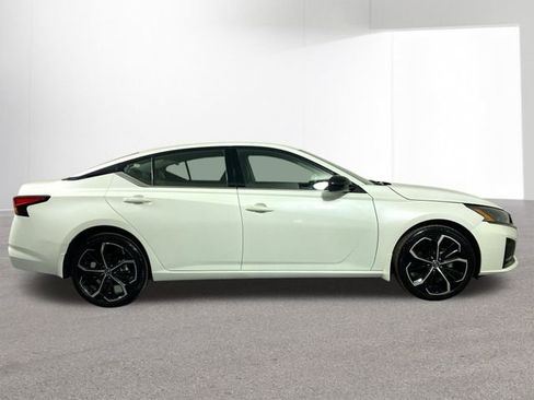 Used 2024 Nissan Altima 2.5 SR image 35