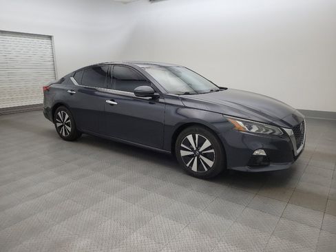 Used 2019 Nissan Altima 2.5 SV FWD image 11