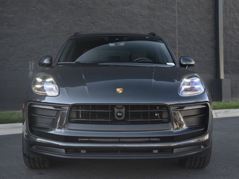 Certified 2026 Porsche Macan image 10