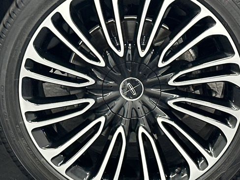 Certified 2023 Lincoln Aviator Black Label w/ Dynamic Handling Package image 5