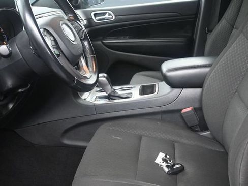 Used 2021 Jeep Grand Cherokee Laredo RWD image 13