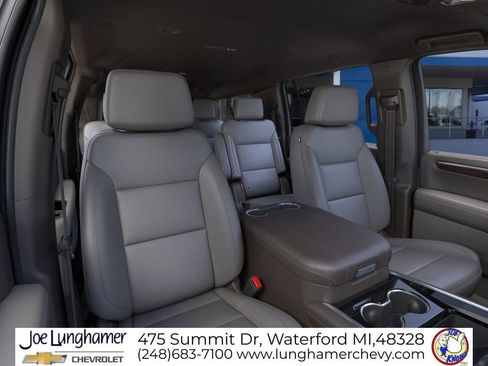 New 2026 Chevrolet Suburban LT image 16