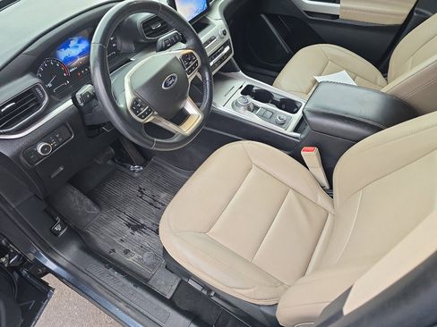 Used 2022 Ford Explorer XLT w/ Equipment Group 202A image 10