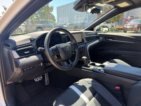 Used 2025 Toyota Camry SE FWD image 10
