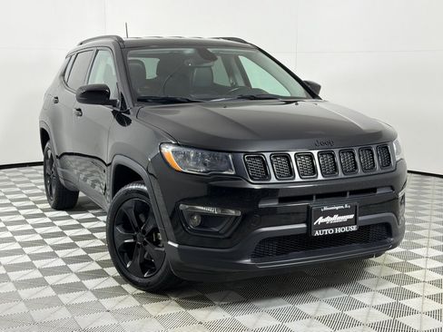 Used 2021 Jeep Compass Latitude AWD/4WD image 2