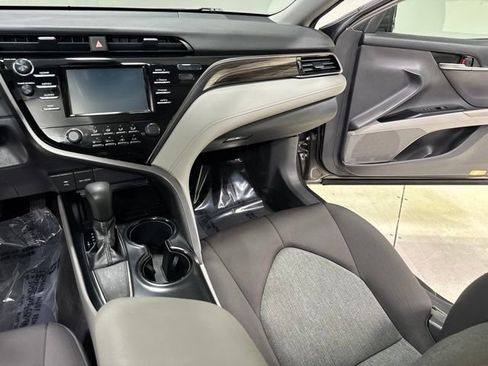 Used 2019 Toyota Camry LE FWD image 21