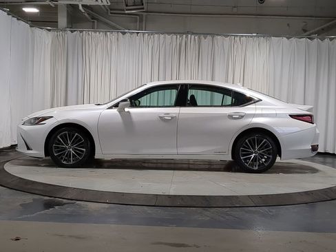 Used 2022 Lexus ES 300h w/ Premium Package image 11