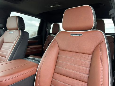 New 2026 GMC Sierra 1500 Denali Ultimate w/ LPO, Black Badging Package image 19