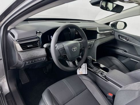 Used 2025 Toyota Camry XLE image 9