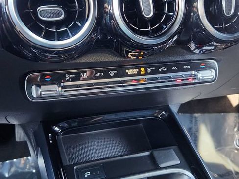 Used 2020 Mercedes-Benz GLB 250 4MATIC image 47