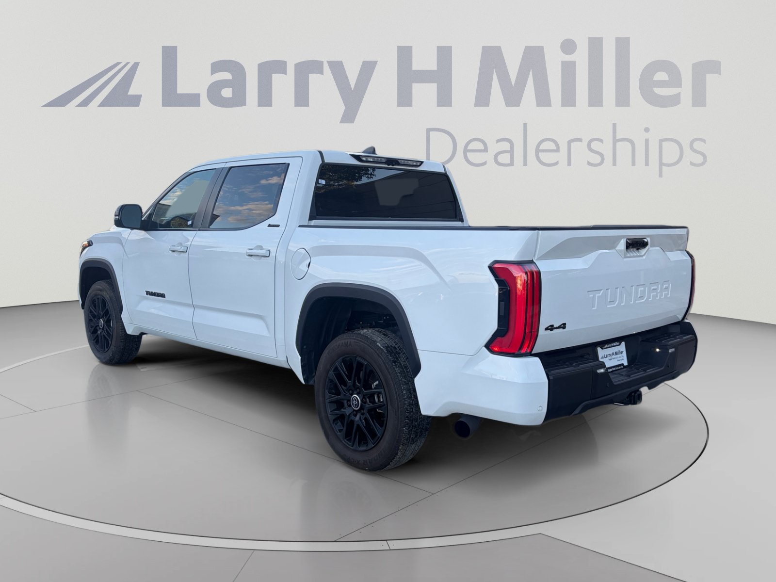 Used 2024 Toyota Tundra Limited AWD/4WD image 3