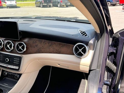 Used 2018 Mercedes-Benz GLA 250 4MATIC image 13