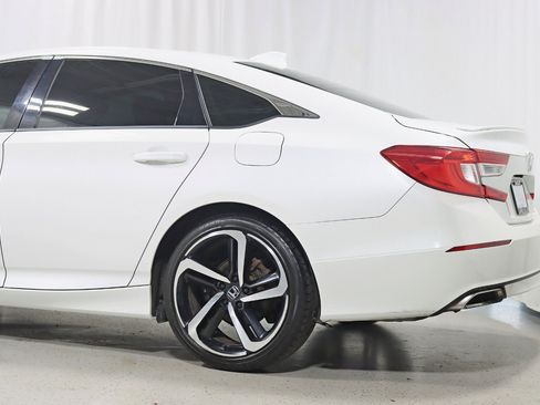 Used 2019 Honda Accord Sport image 9