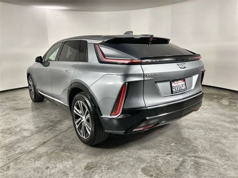 Used 2026 Cadillac Lyriq Premium Luxury image 6