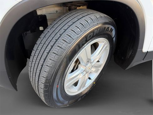 Used 2021 Chevrolet Trax LS w/ Tint and Cruise Package image 10