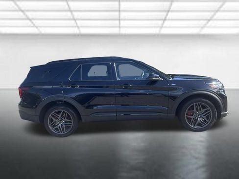 Used 2025 Ford Explorer ST-Line w/ ST-Line Street Pack AWD/4WD image 13
